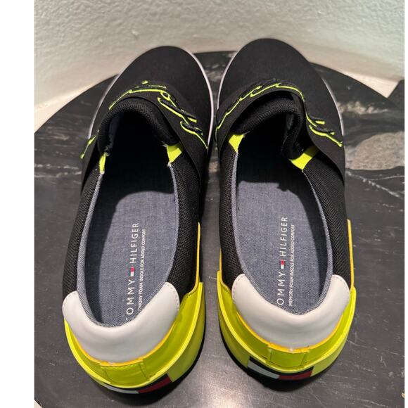 Athletic_Shoes